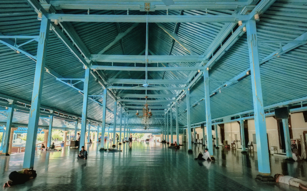 Kubah Masjid Agung Surakarta Bergaya Adat Jawa
