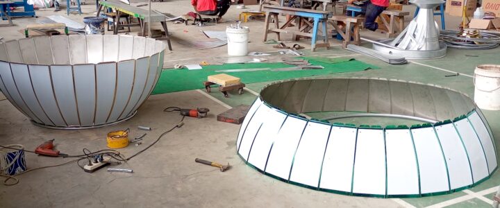 Proses Produksi Makara Kubah Masjid Stainless Diameter 6 Meter di PT Mustaka Multi Tehnik Proses produksi makara kubah masjid stainless diameter 6 meter di workshop Mustaka Group